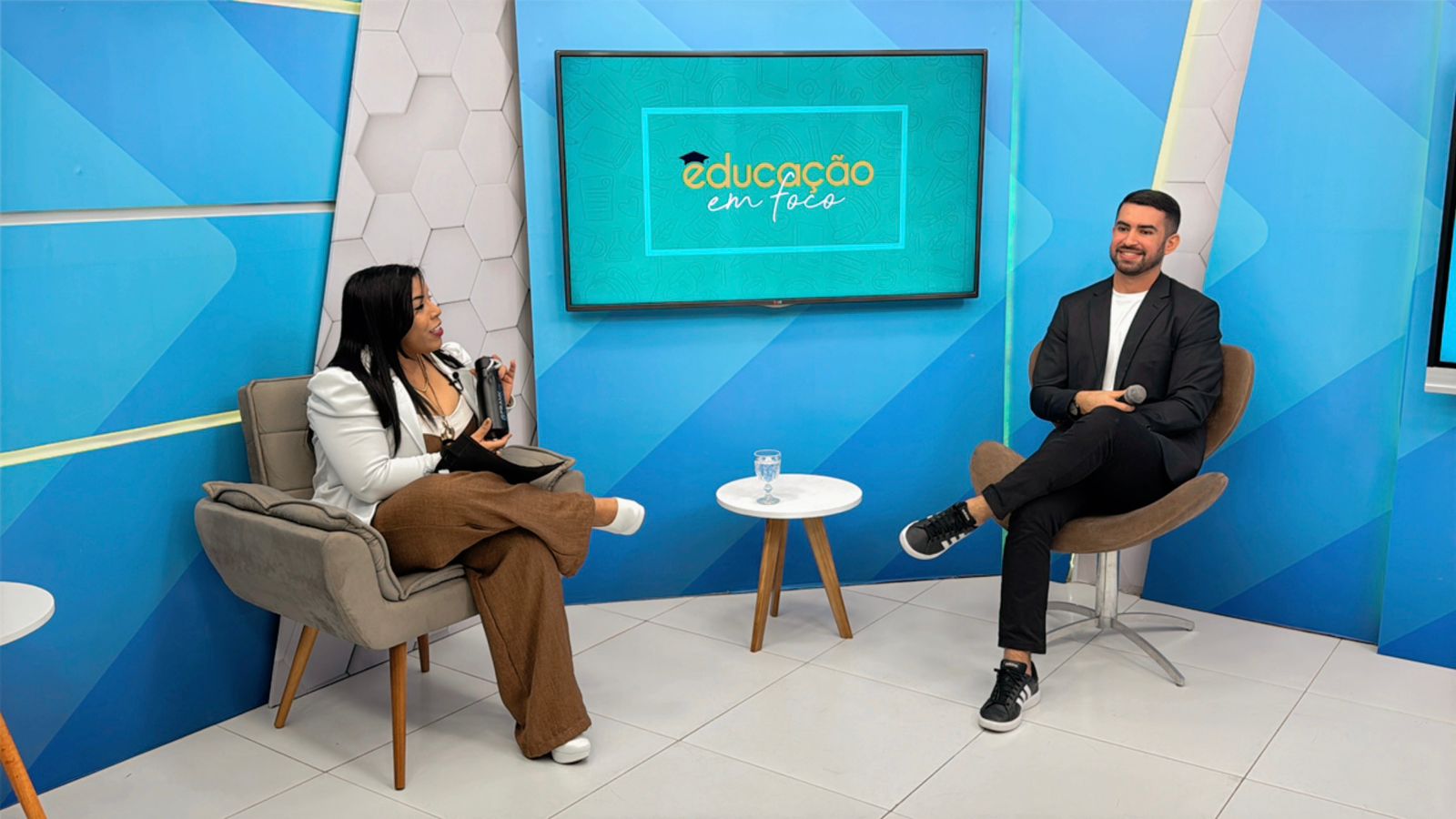 Educação em Foco: Consultoria Financeira e Empreendedorismo em Destaque na TV Oops