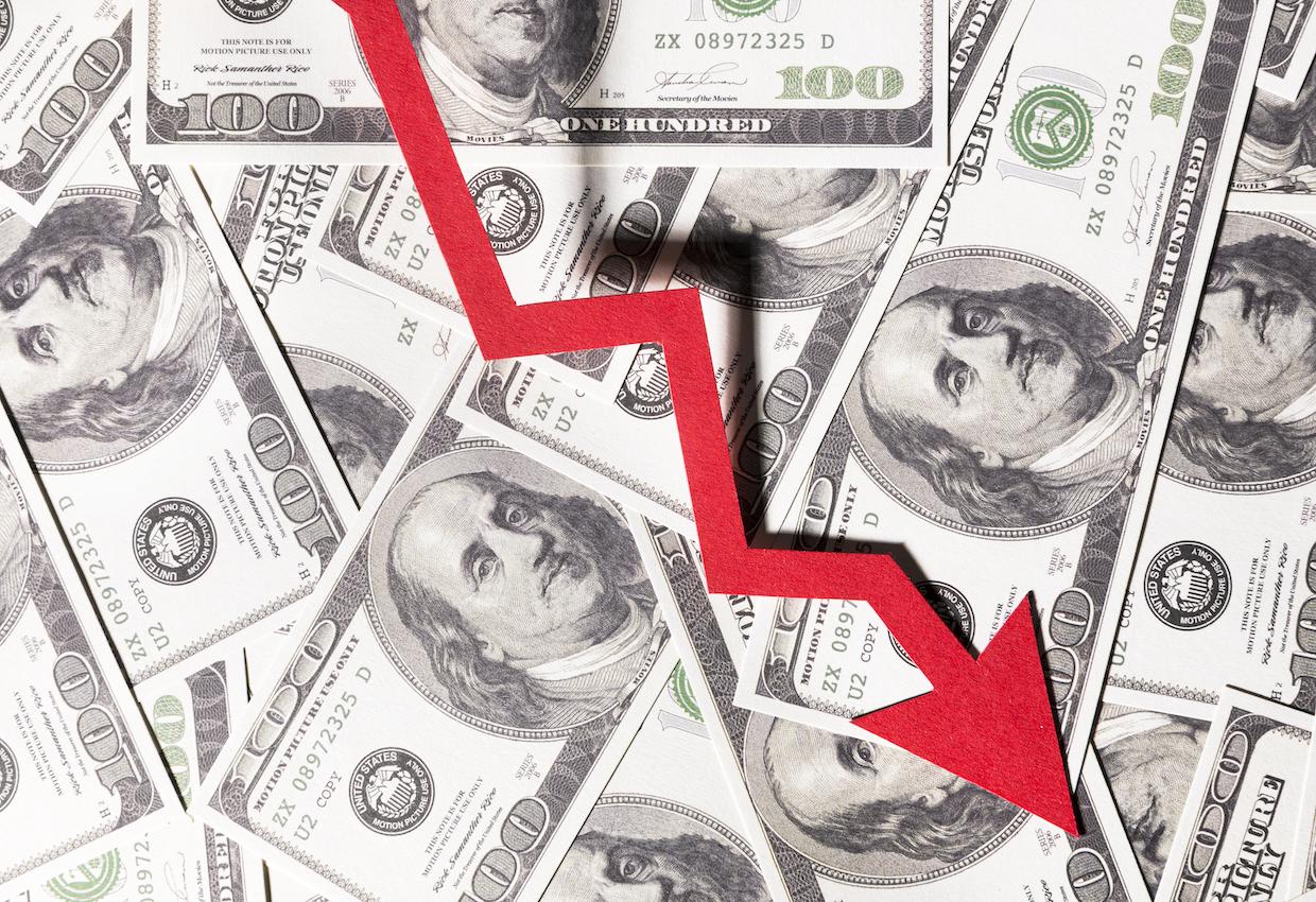 Dólar em queda: oportunidade rara ou risco disfarçado? Descubra se é a hora certa de investir
